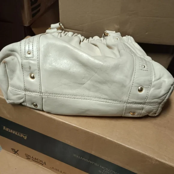 Vintage Michael Kors Beige Soft Leather Drawstring Hobo Bag - Picture 4 of 12